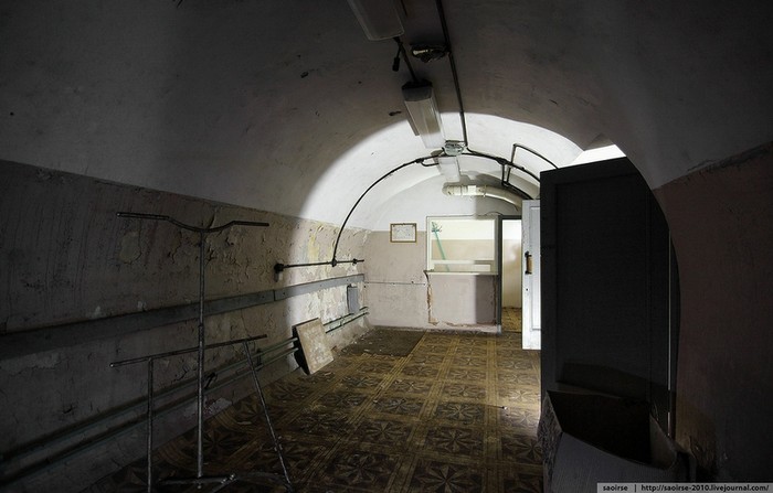 Bên trong hầm ngầm được thiết kế khá thoáng đãng và đảm bảo khô ráo